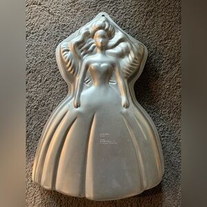 BARBIE CAKE PAN. Wilton Vintage cake pan. Good used condition.